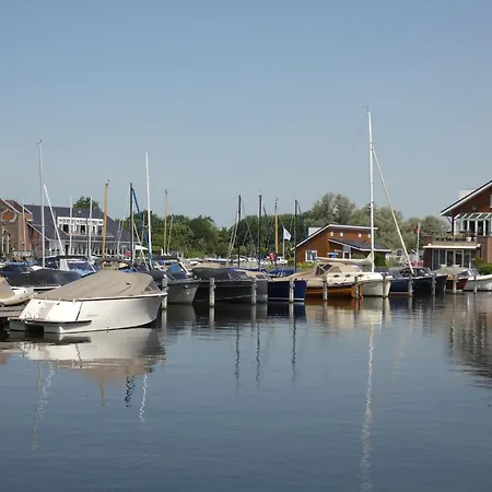 Beautiful Penthouse With A View Over The Lake, Cleaning Included * Uitgeest