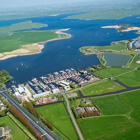 Beautiful Penthouse With A View Over The Lake, Cleaning Included Apartment Uitgeest