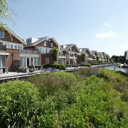 Beautiful Penthouse With A View Over The Lake, Cleaning Included Uitgeest