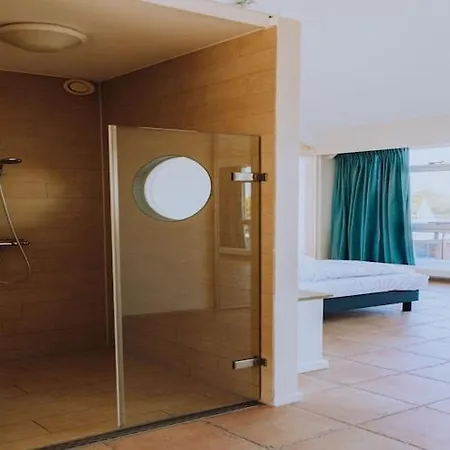 Beautiful Penthouse With A View Over The Lake, Cleaning Included Apartment Uitgeest